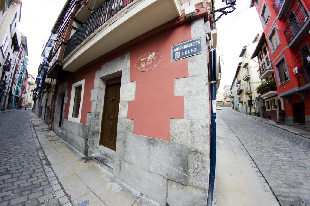 Andra Mari Apartamentu Turistikoak Bermeo Quarto foto
